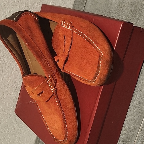 Shoes - Picture 2 of 5